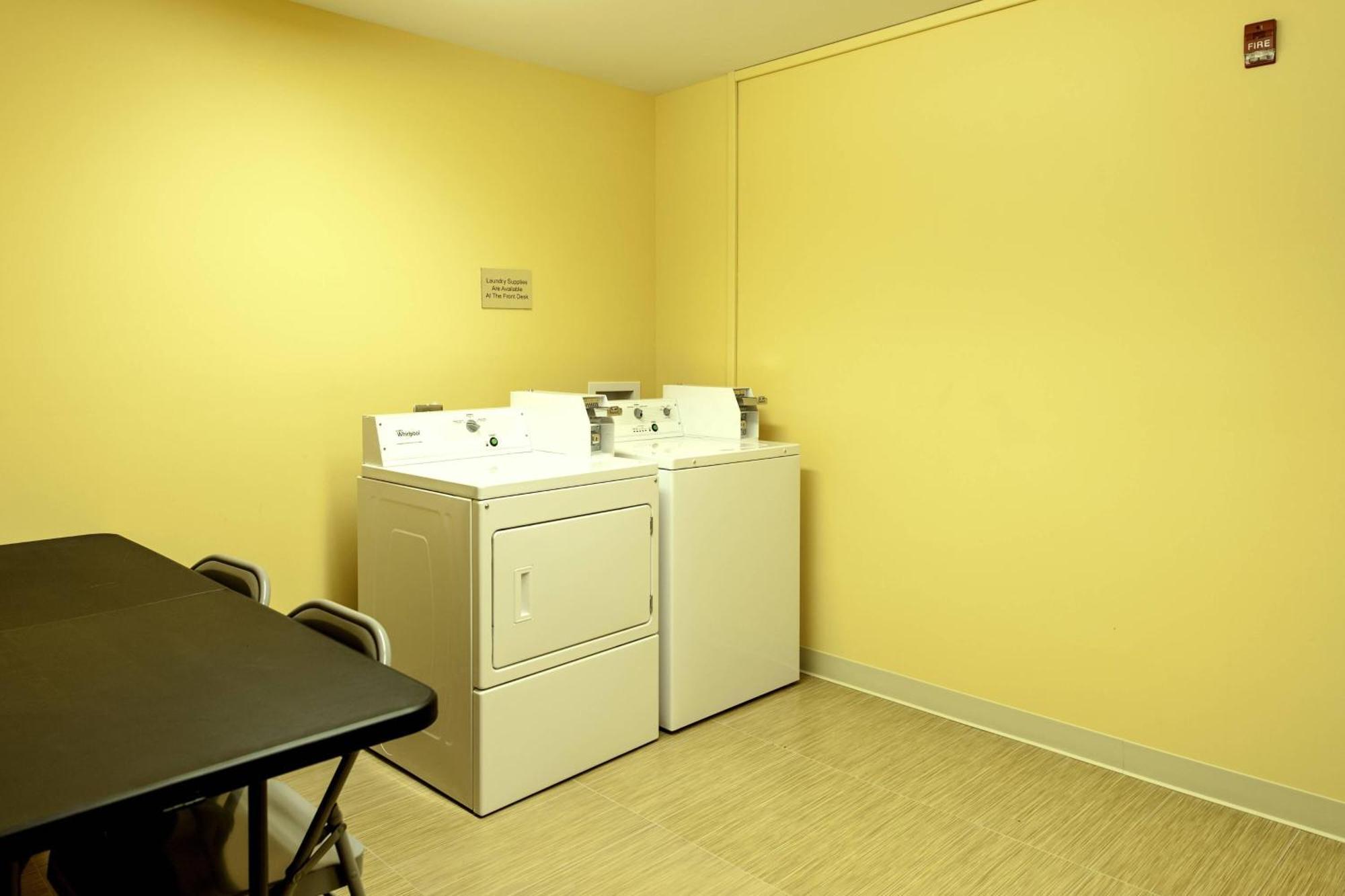 Fairfield Inn & Suites By Marriott Meridian Bagian luar foto