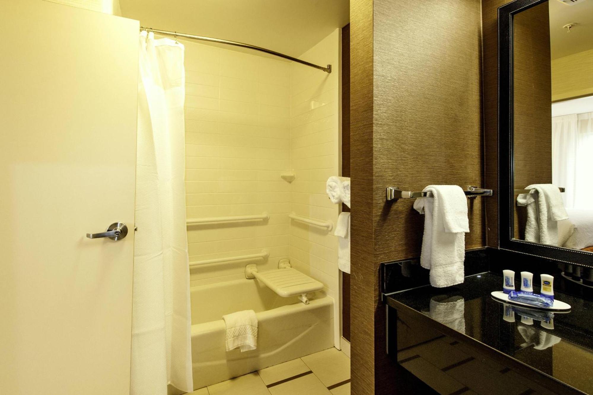 Fairfield Inn & Suites By Marriott Meridian Bagian luar foto
